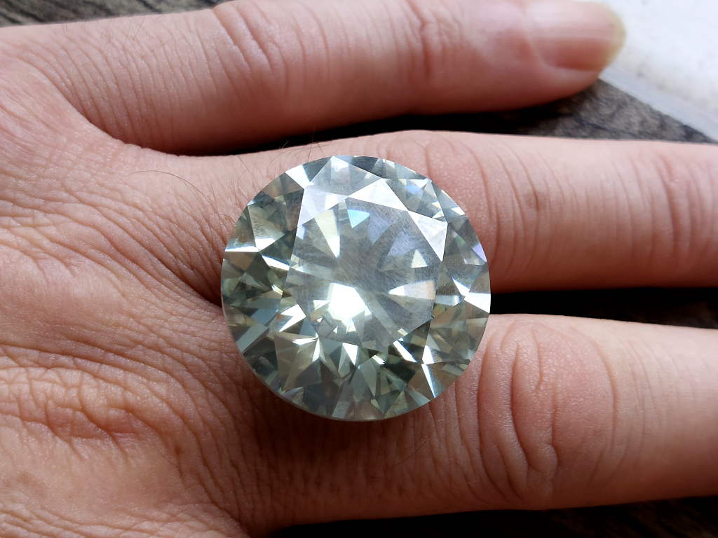 موزانایت پاک با سایز درشت و کمیاب n147_3 موزانایت پاک با سایز درشت و کمیاب n147_3