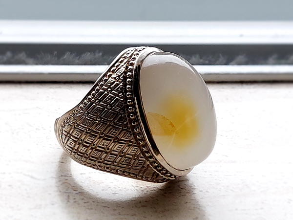 انگشتر فدیوم مردانه عقیق سفید یمنی کهنه مصور f704_3