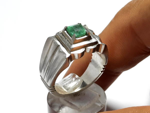 انگشتر مردانه زمرد اصل طبیعی رکاب نقره رزاق 1