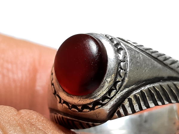 انگشتر ظریف قدیمی عقیق کهنه یمنی سرخ تیره a402_2