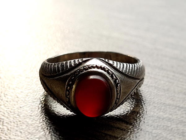 انگشتر ظریف قدیمی عقیق کهنه یمنی سرخ تیره a402_4