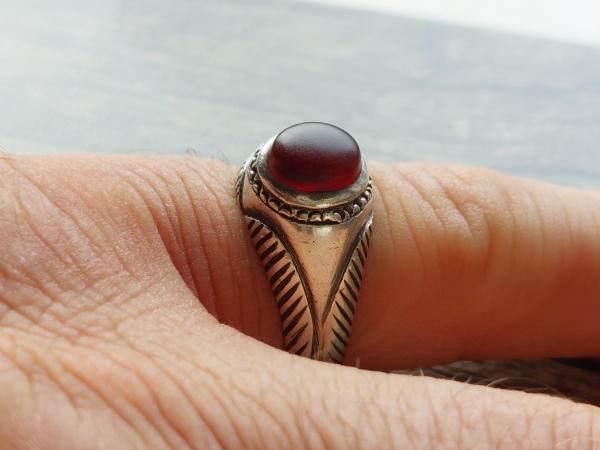 انگشتر ظریف قدیمی عقیق کهنه یمنی سرخ تیره a402_7